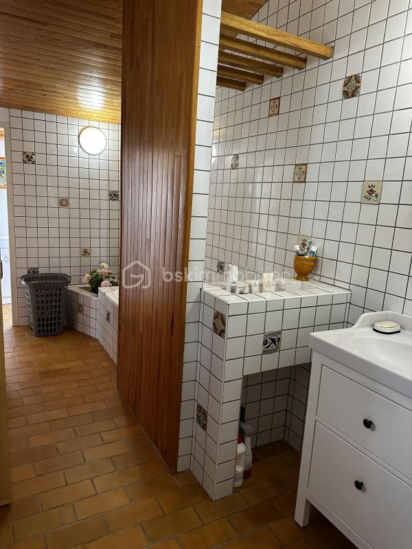 Demeure - 250 m² - 6 pièces