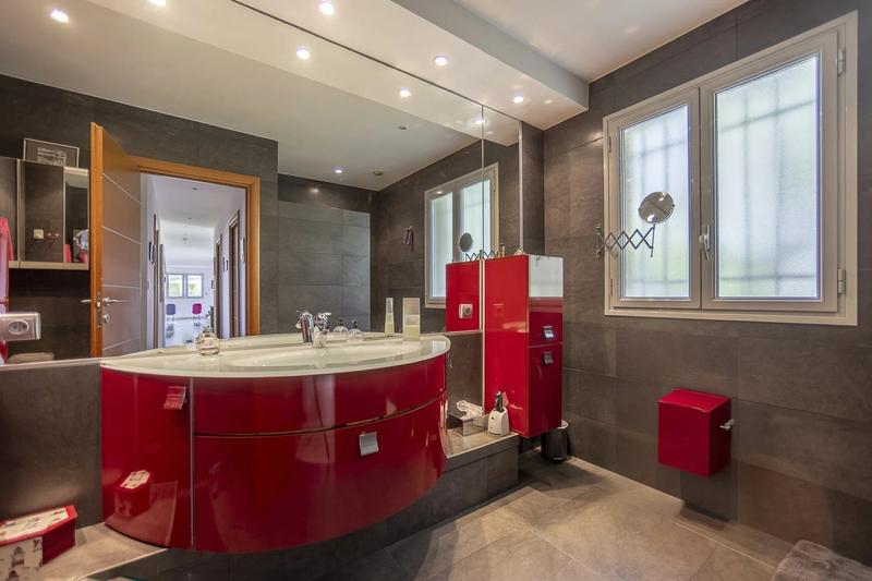 Maison - 202 m² - 5 pièces