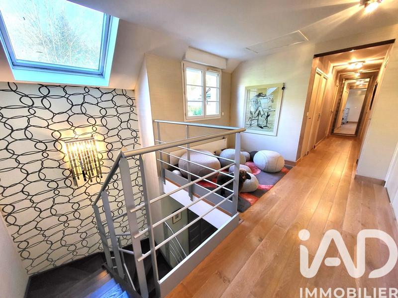 Maison - 332 m² - 9 pièces