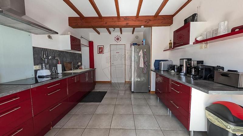 Maison - 420 m² - 17 pièces