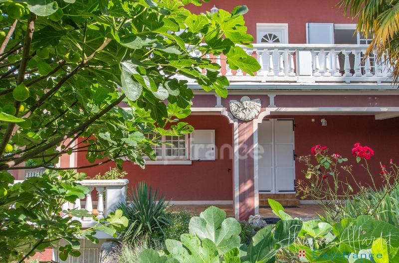 Propriété - 396 m² - 14 pièces