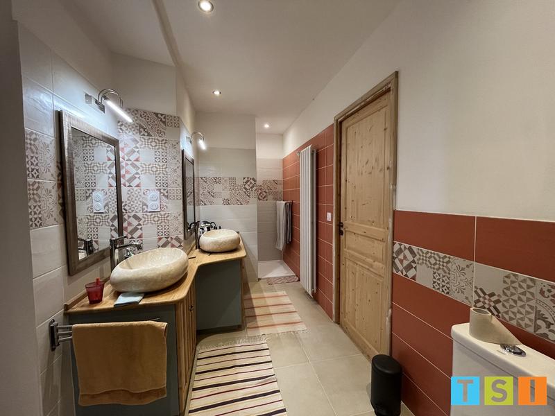 Corps de ferme - 270 m² - 9 pièces