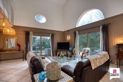 Maison - 295 m² - 5 pièces