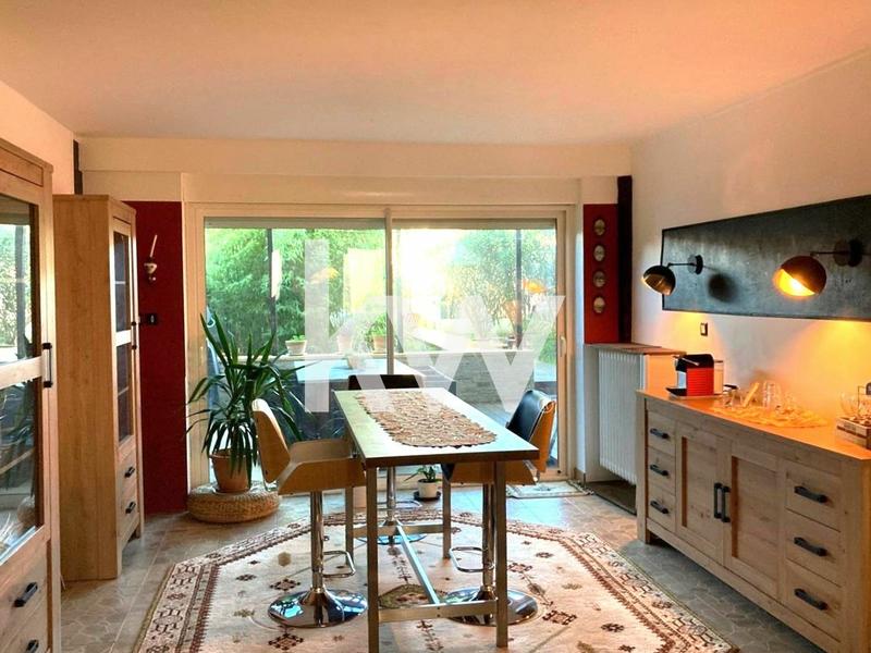 Maison - 260 m² - 6 pièces