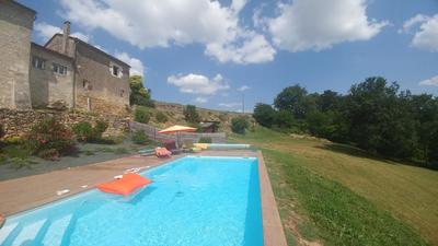 Demeure - 230 m² - 6 pièces