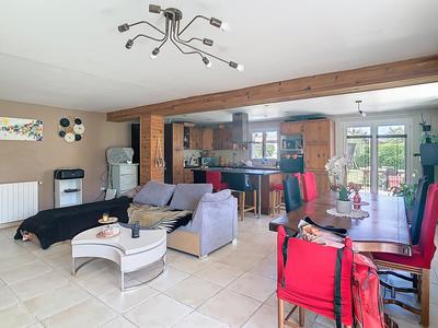 Maison traditionnelle - 141 m² - 5 pièces