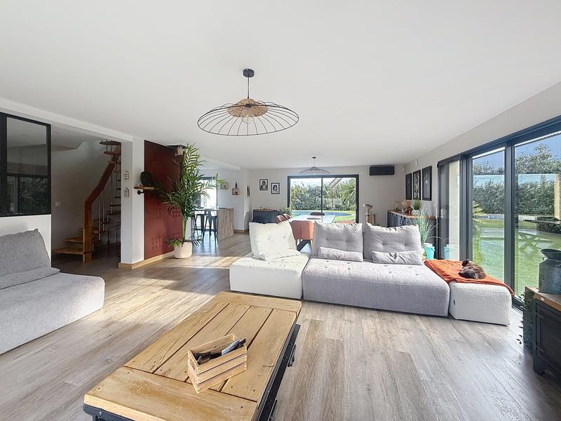 Maison - 204 m² - 6 pièces