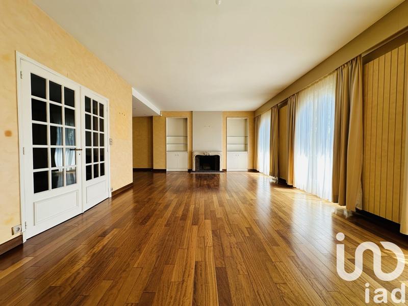 Maison - 267 m² - 7 pièces