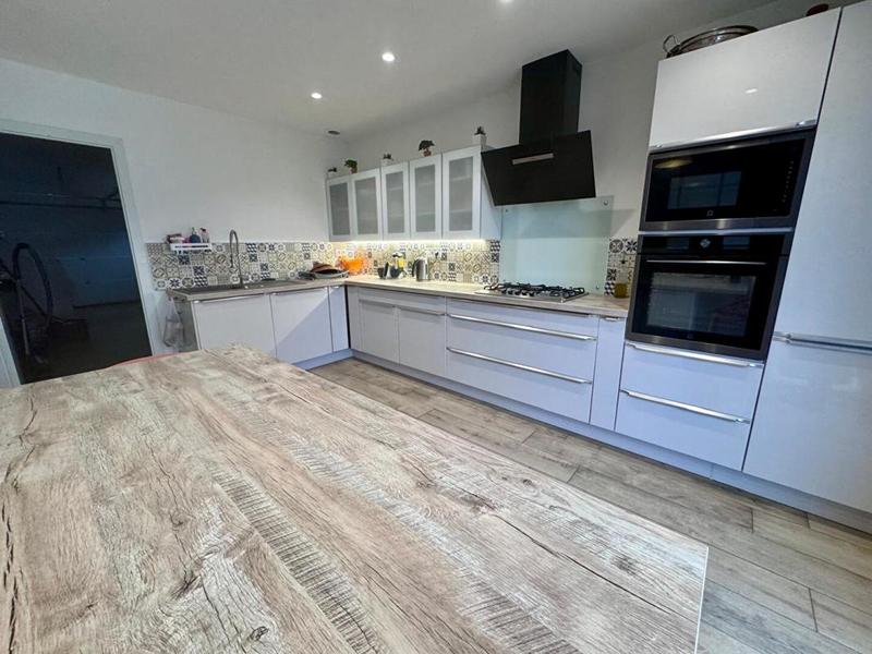 Maison - 102 m² - 4 pièces