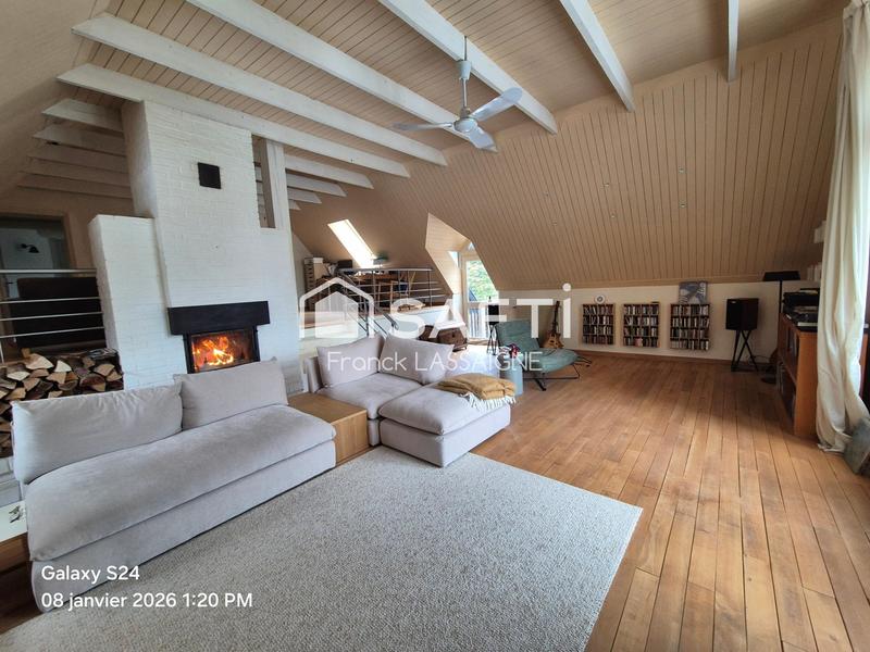 Maison - 237 m² - 7 pièces