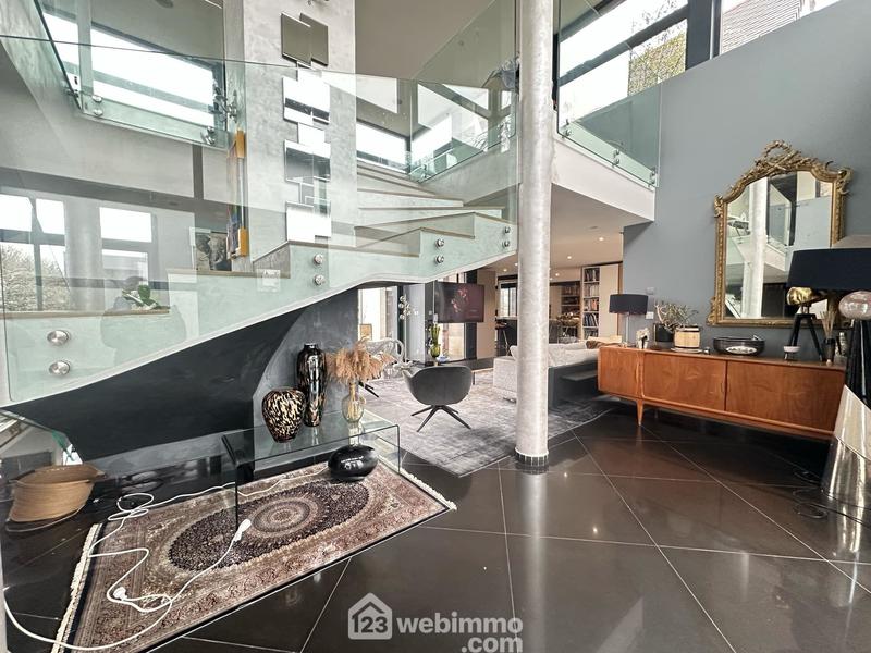 Maison - 730 m² - 10 pièces