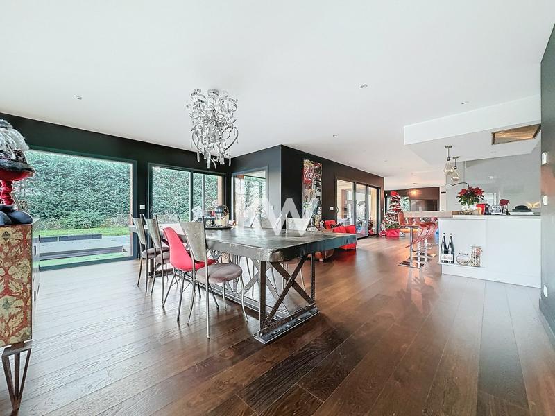 Maison - 335 m² - 7 pièces