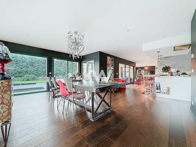 Maison - 335 m² - 7 pièces