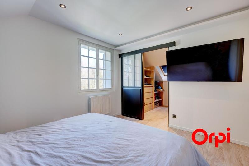 Maison - 242 m² - 8 pièces