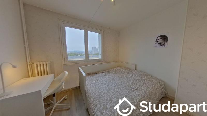 Chambre - 77 m² - 1 pièce