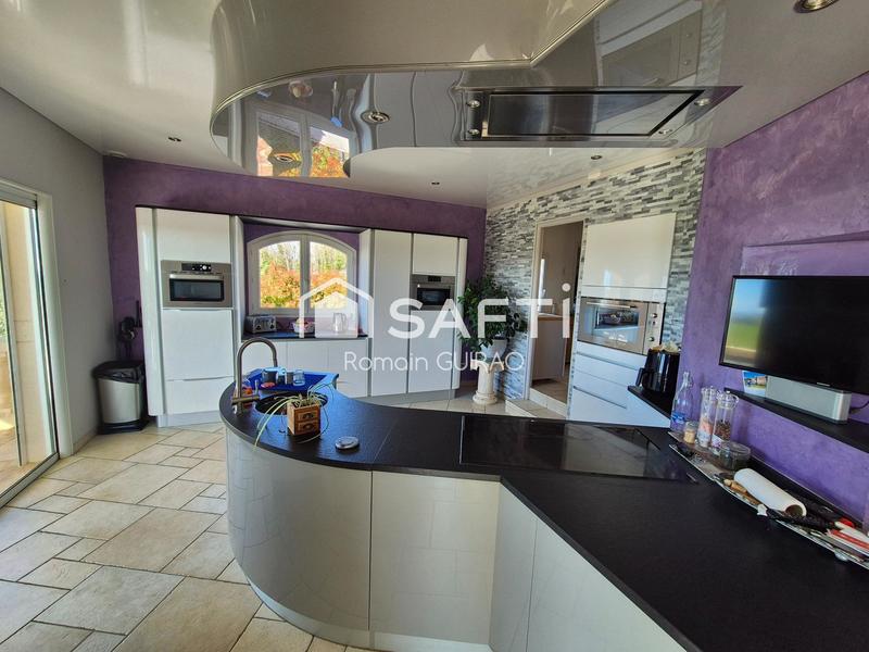 Maison - 365 m² - 11 pièces