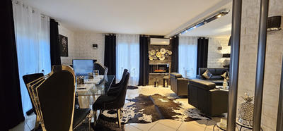 Maison - 163 m² - 8 pièces