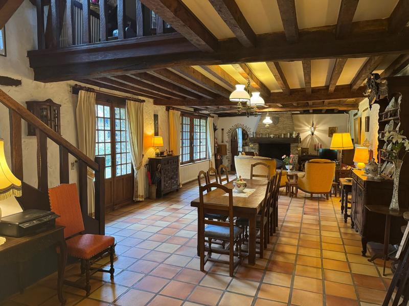 Maison ancienne - 303 m² - 8 pièces