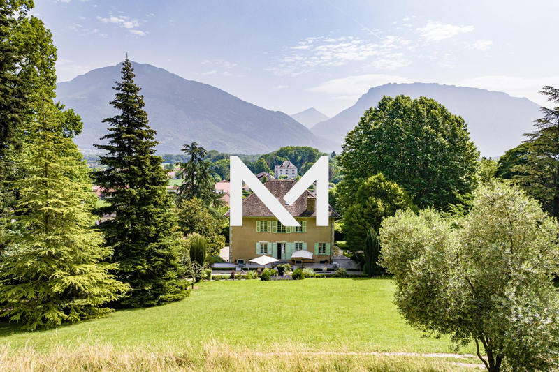 Maison - 761 m² - 16 pièces