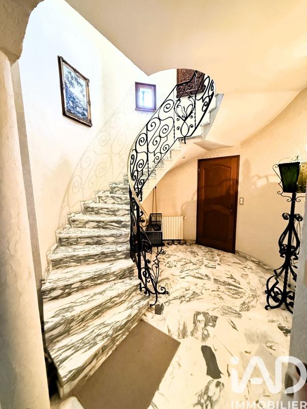 Maison - 240 m² - 10 pièces