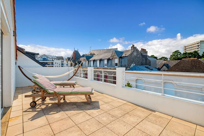 Maison - 260 m² - 9 pièces