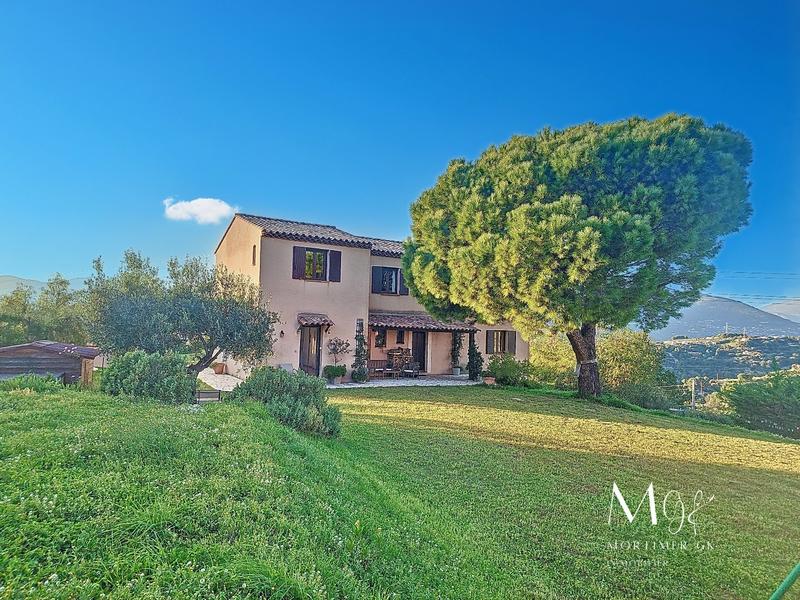 Maison - 180 m² - 8 pièces