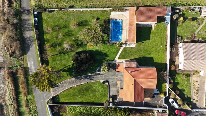 Maison - 241 m² - 7 pièces