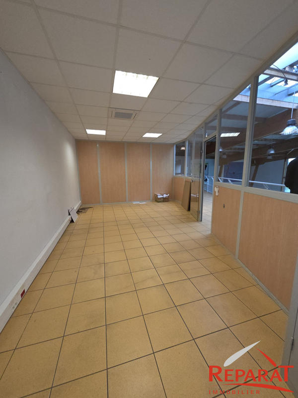 Local commercial - 2 150 m²