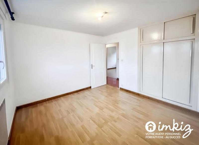 Maison - 210 m² - 10 pièces