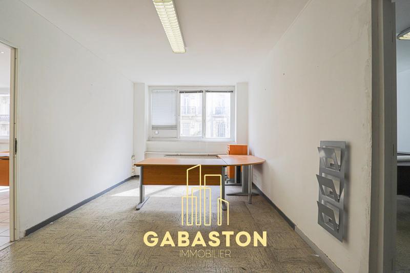 Bureau - 125 m² - 6 pièces