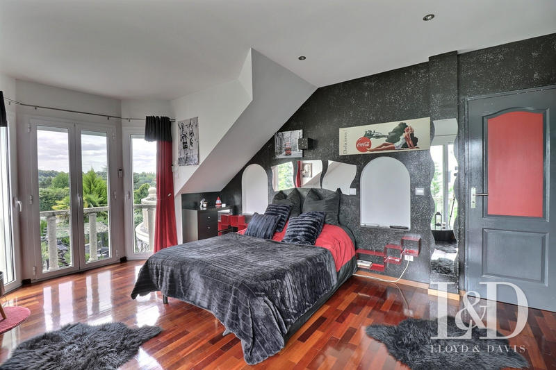 Maison contemporaine - 574 m² - 12 pièces