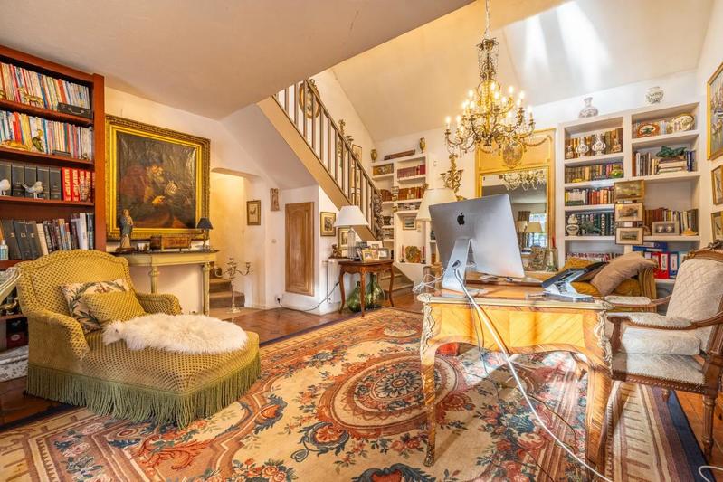 Maison - 212 m² - 9 pièces