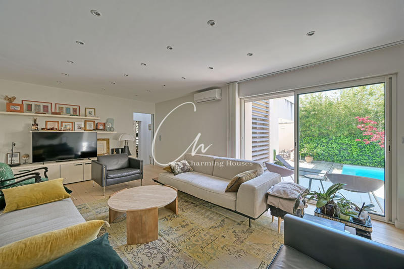 Maison - 218 m² - 7 pièces