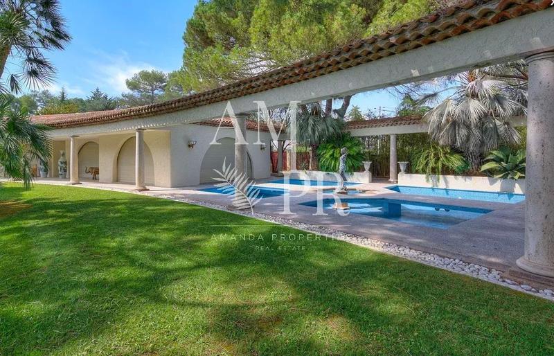 Villa - 520 m² - 10 pièces