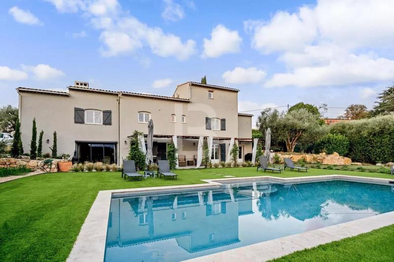 Propriété - 315 m² - 8 pièces