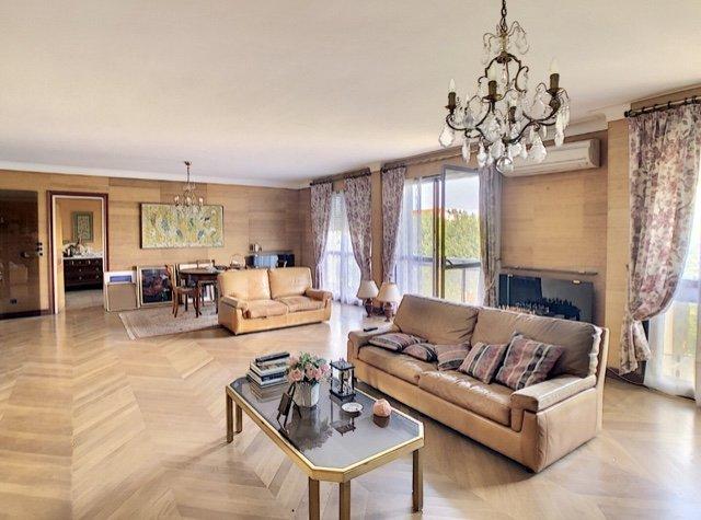 Appartement - 140 m² - 3 pièces