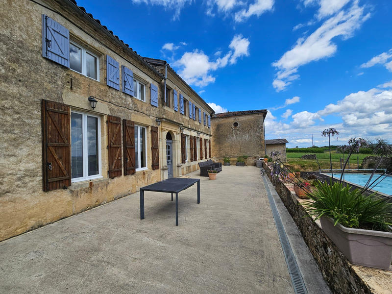 Propriété - 337 m² - 13 pièces