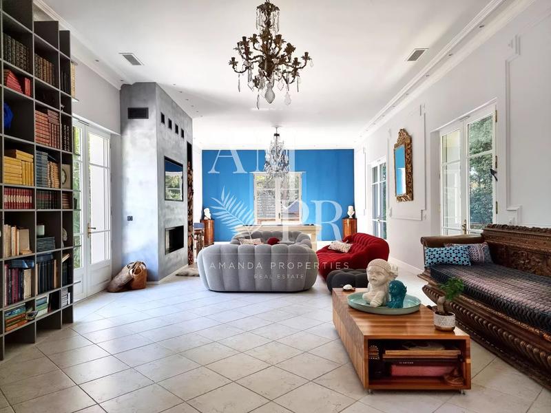 Maison - 370 m² - 8 pièces