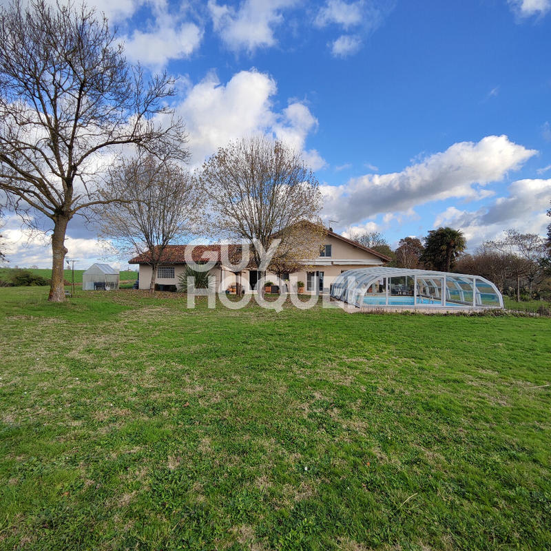 Maison - 232 m² - 11 pièces