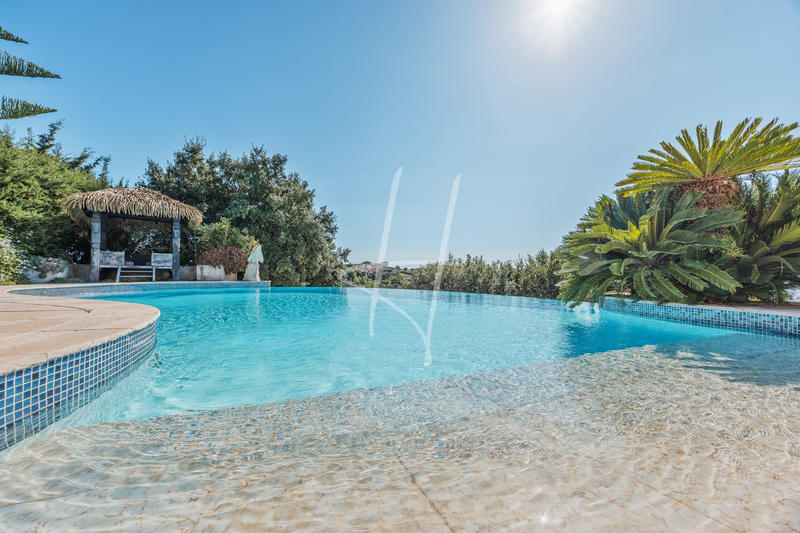 Villa - 330 m² - 7 pièces