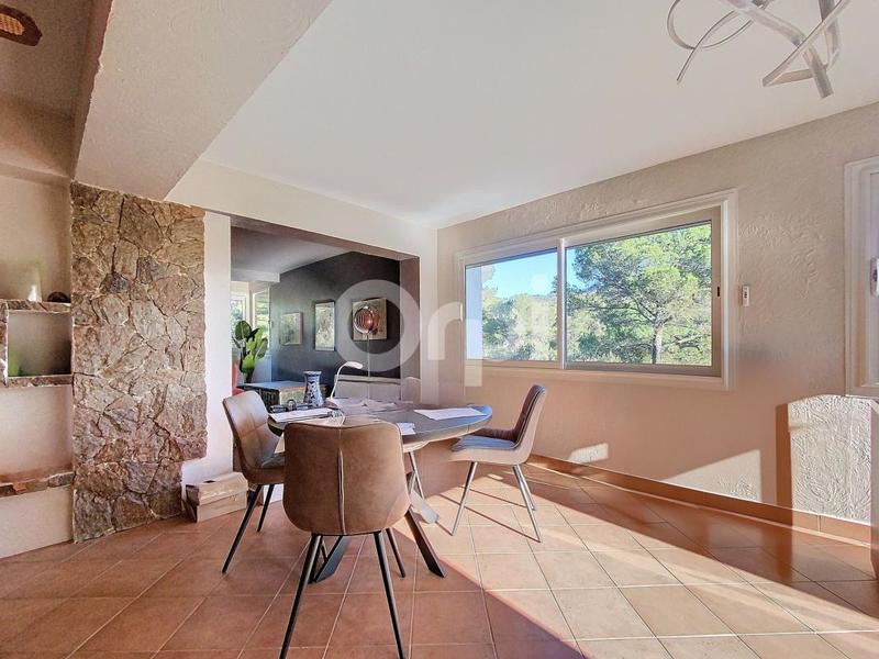 Maison - 265 m² - 8 pièces