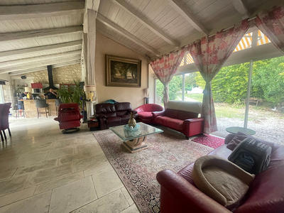 Maison - 365 m² - 12 pièces