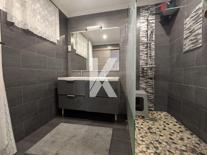 Appartement - 94 m² - 5 pièces