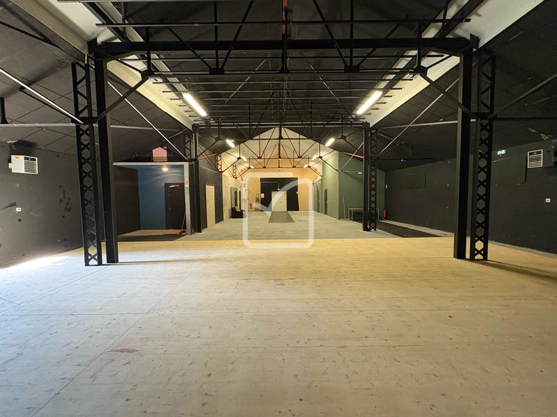 Maison - 330 m² - 5 pièces