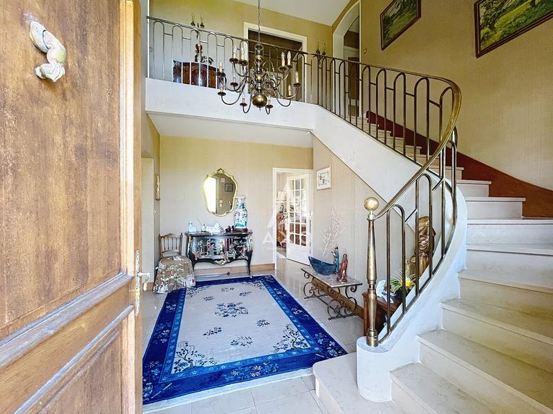 Maison - 166 m² - 6 pièces