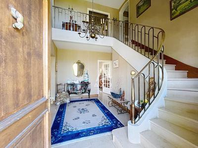 Maison - 166 m² - 6 pièces