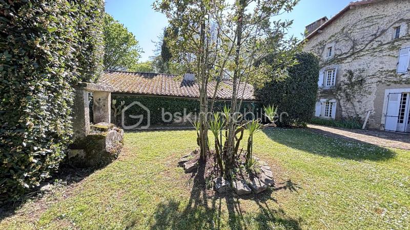 Propriété - 300 m² - 10 pièces