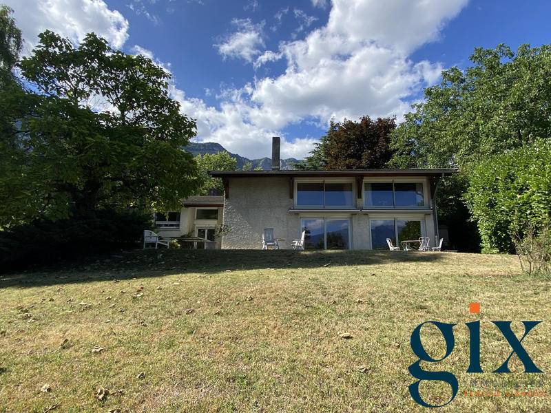 Maison - 286 m² - 8 pièces