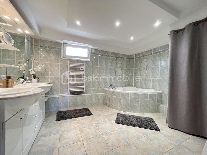 Maison - 141 m² - 6 pièces