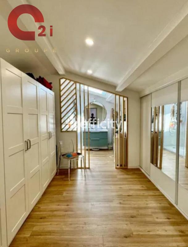 Maison - 203 m² - 7 pièces